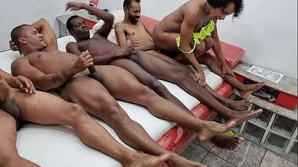 Bastidores grava&ccedil_&atilde_o casada fodendo todos amigos corno tamb&eacute_m caiu putaria