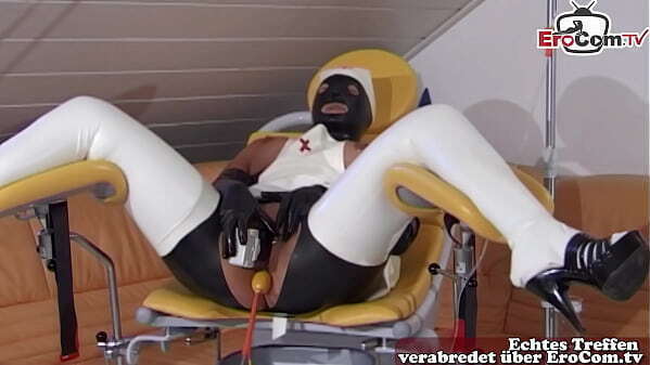 Deutsche BDSM Domina beim Fetisch Treffen Usern