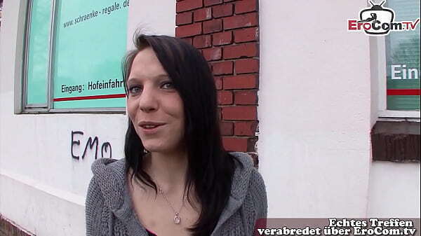Normales deutsches M&auml_dchen Stra&szlig_e Casting &uuml_berredet