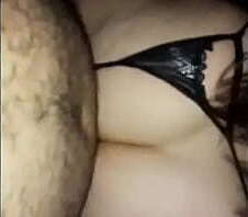 Esposinha branquinha rebocando o cacete do nego part1