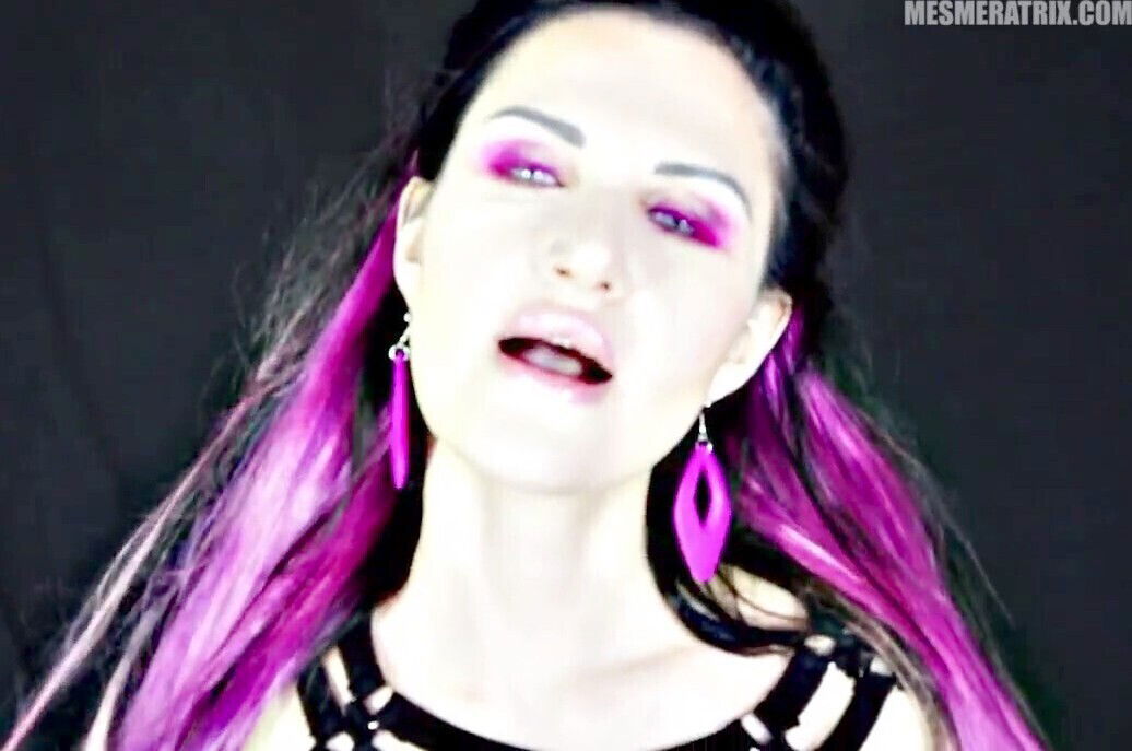 gazing into (Lady Mesmeratrix's creation)