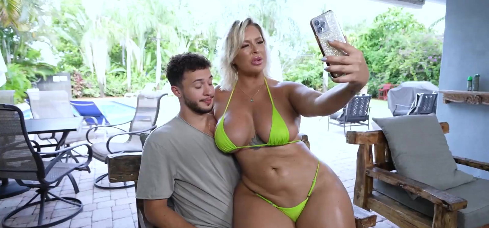 Horny Apoolo Banks Pleases Curvy Buxom Phat-assed Step-aunt With Dick Pool