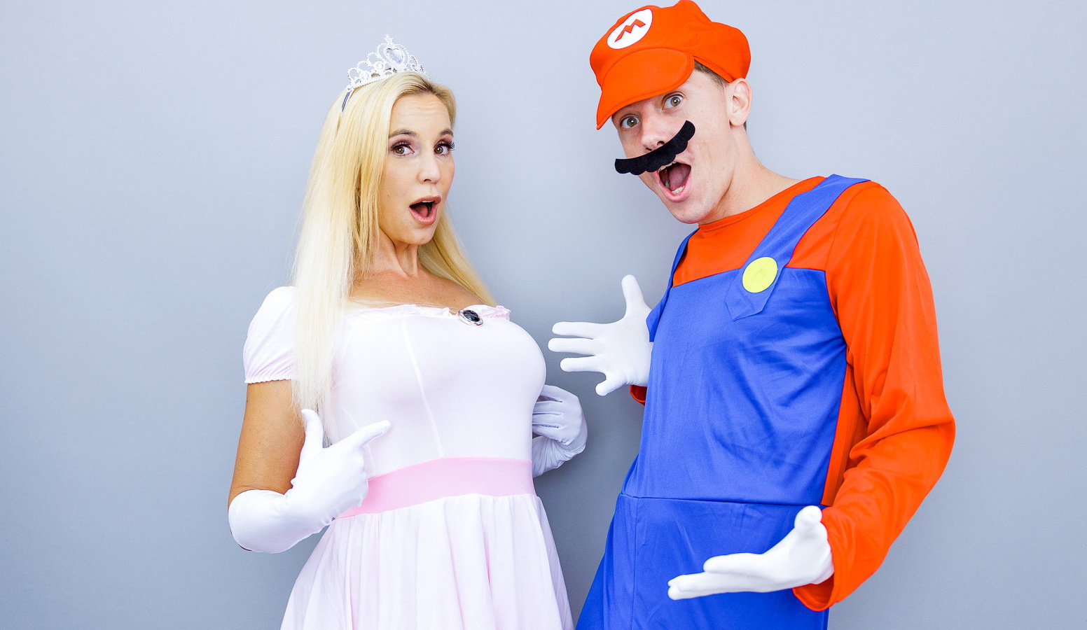 Sultry blonde MYLF Sophia West gets she's been craving