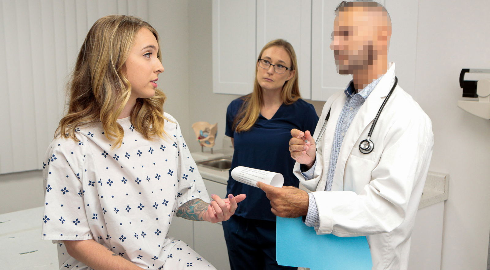 Inked blondie Ophelia Kaan gets fucked cocky doctor