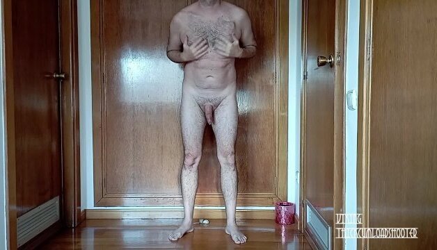 Vecino real, maduro, peludo, polla grande blanda cortar, meando probando ropa interior