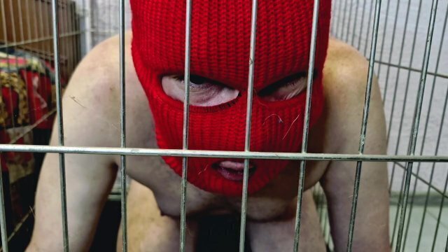 Dominatrix Nika takes slave cage fuck