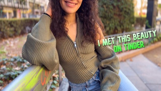 Кучерявая красотка мокрых трусиках Тиндер истосковалась твёрдому члену очень сильно