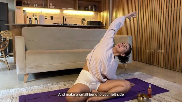 Profesora Yoga pone cachonda alumno - Danilisboa