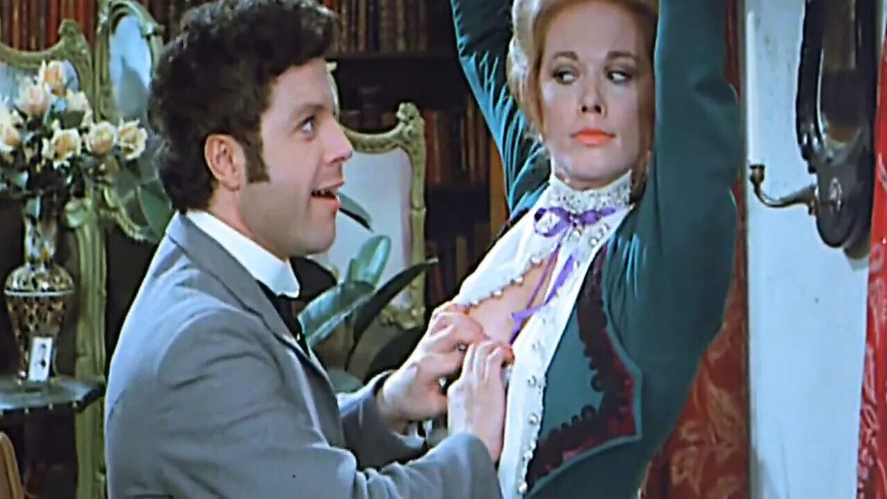 Sue LONGHURST Malou CARTWRIGHT...NUDE (Part1) (1975)