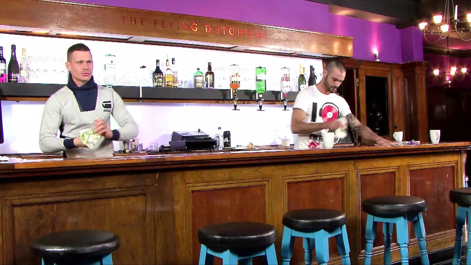 They like 3some screwing cafe