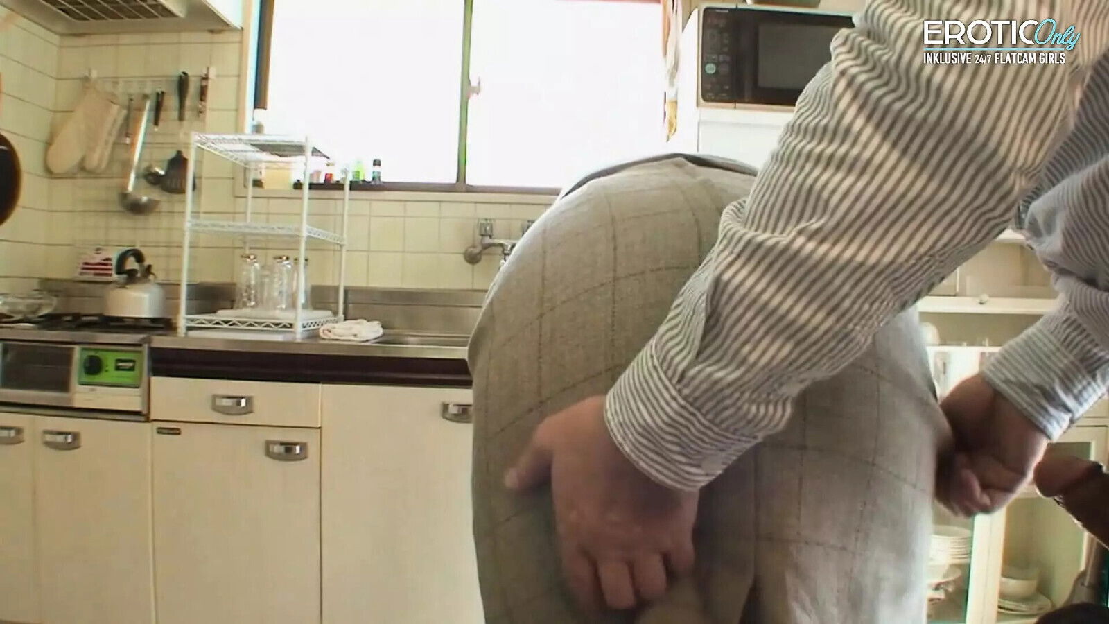 Asian housewife gets hortny work