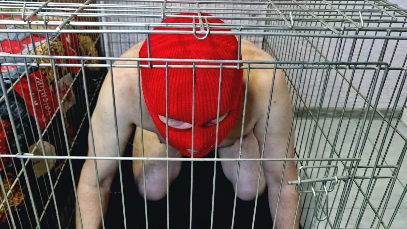 Dominatrix Nika takes slave cage just fuck