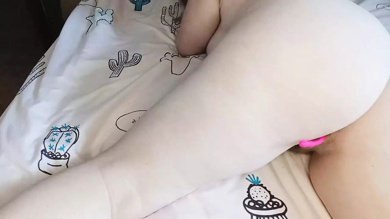 Vibrator Orgasm Hairy Pussy Close