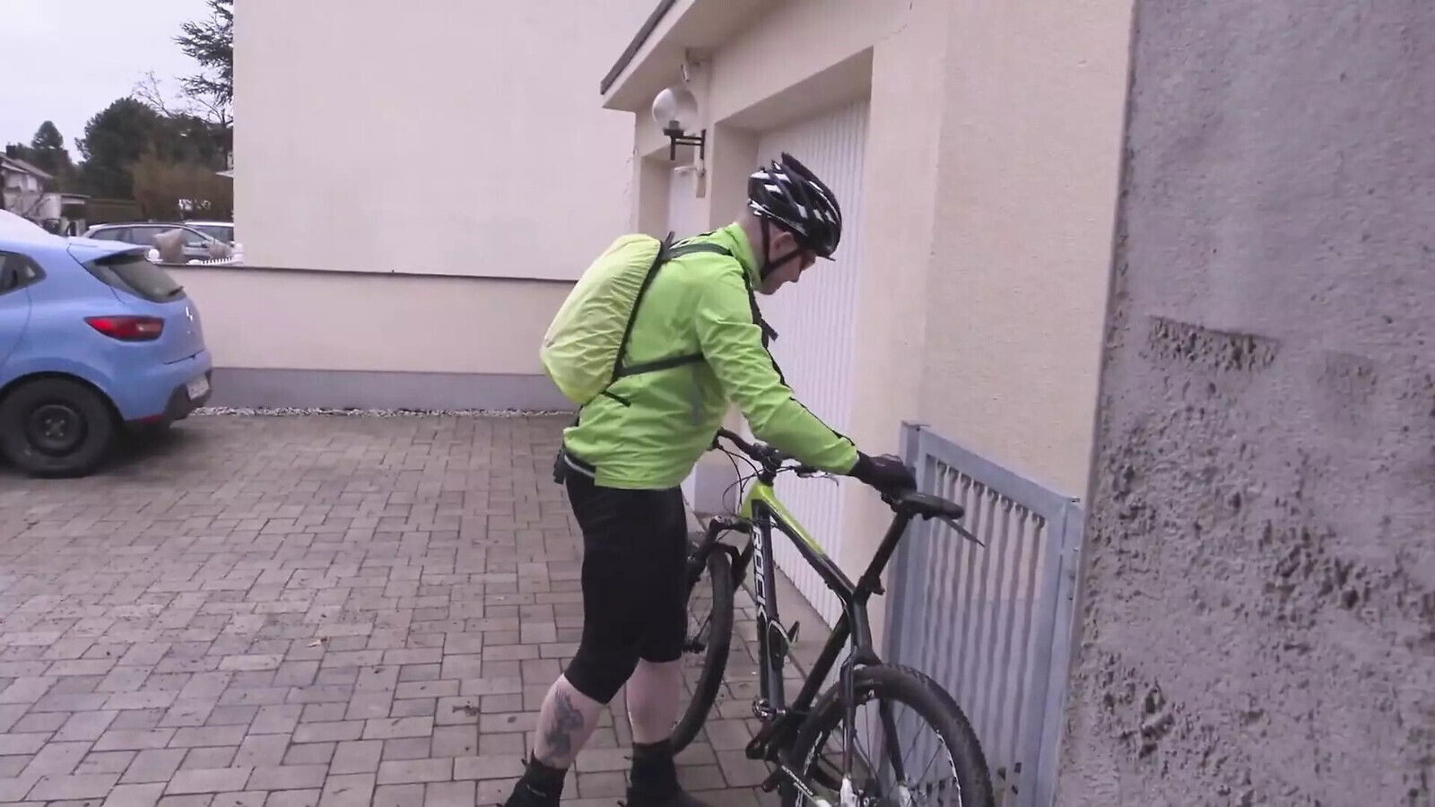 Curvy black ebony loves ride dick