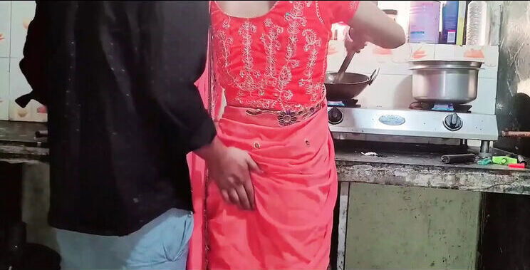 Desi Bhabhi Gets Fucked Hard Kitchen Indian Saree