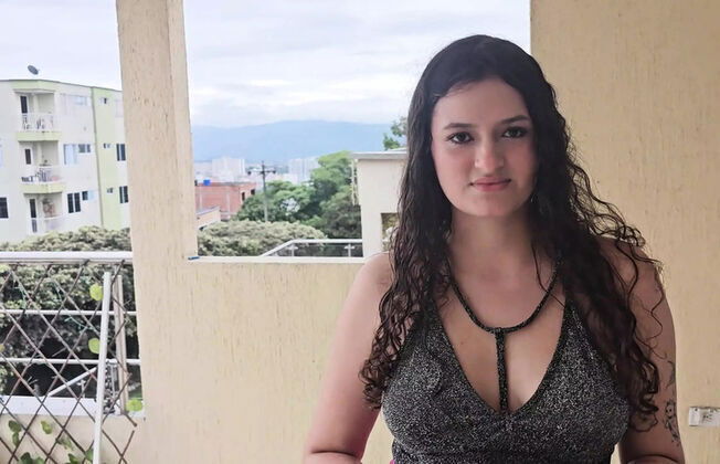 Latina House Seller Fucks Client Steamy Encounter