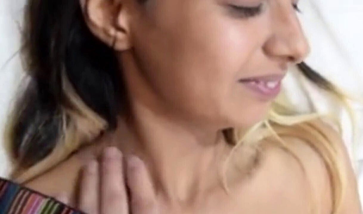 Cute girlfriend transforms before taking pounding