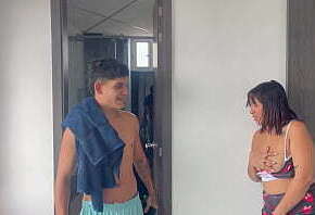 Compartiendo ba&ntilde_o con mi madrastra y le doy la mejor follada de su vida.