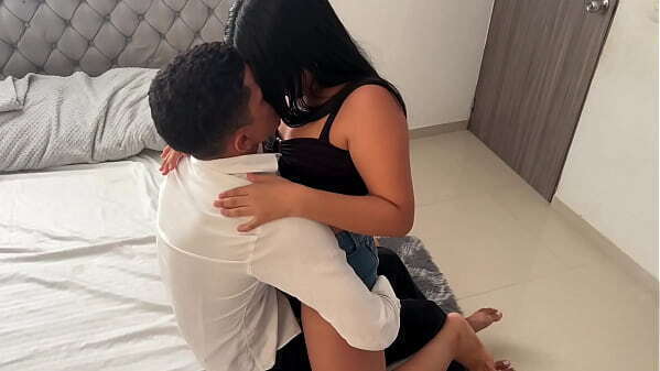 hermanastro folla cuando dejan solos casa