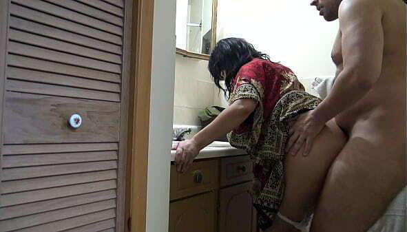 Pakistani stepmother SHOCKED when stepson cums inside pussy