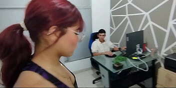 VISITO AL MEDICO CONTROL DE RUTINA, ME PIDE QUE ME DESNUDE PARA EXAMINARME UNA VEZ PONE SU MANO SOBRE MI PUSSY ME MOJO, LE PIDO QUE META SU POLLA EN MI CO&Ntilde_O Y QUE ME CALME LAS GANAS - PORNO CASERO