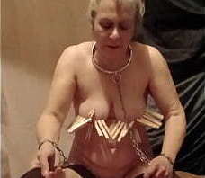 2025 02 05 Esclave F pinces pisse et ceinture