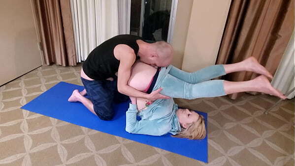 Private Yoga Instructors Best! Downward Blowjob &amp_ Knee Pussy Eating!