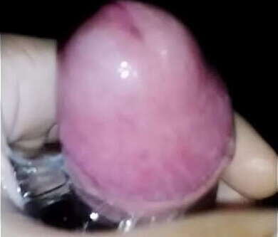 Massageando rola deixando cremosa