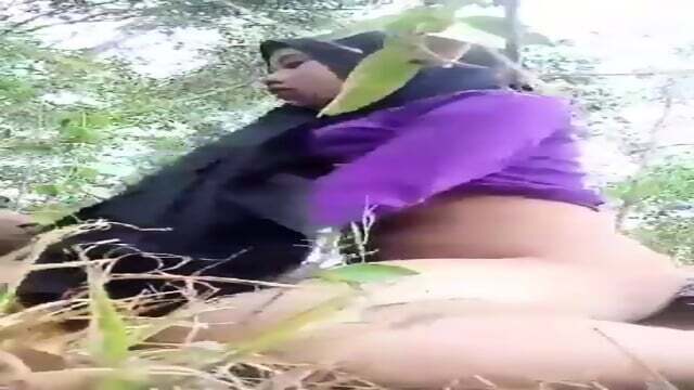 Lagi ngentot semak semak