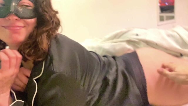 Let's vierge plug baise pour première fois (extrait)