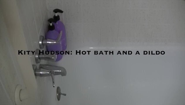 Kity Hudson bath dildo