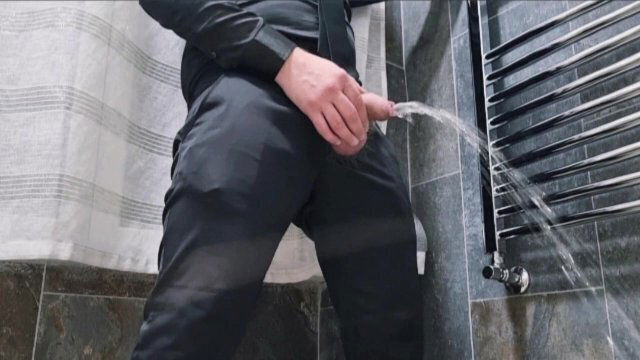 ANSIMA GEME SBORRATA ALL'ITALIANA RAGAZZO SEXY SBORRA PISCIA VESTITO ELEGANTE