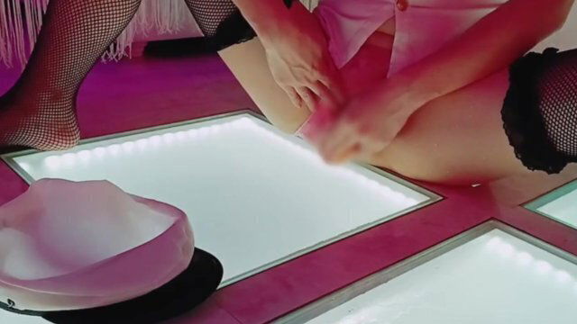 警官コスプレで大大噴射スプラッシュ！【ドアップ潮吹き】必見映像