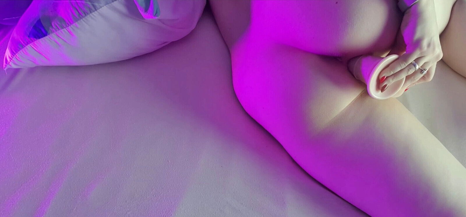 teen with plays with dildo March Foxie