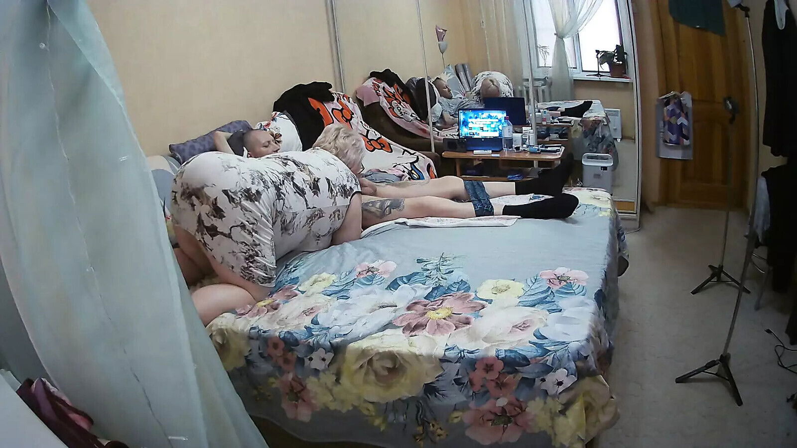 Stepmom with glasses sucks dick