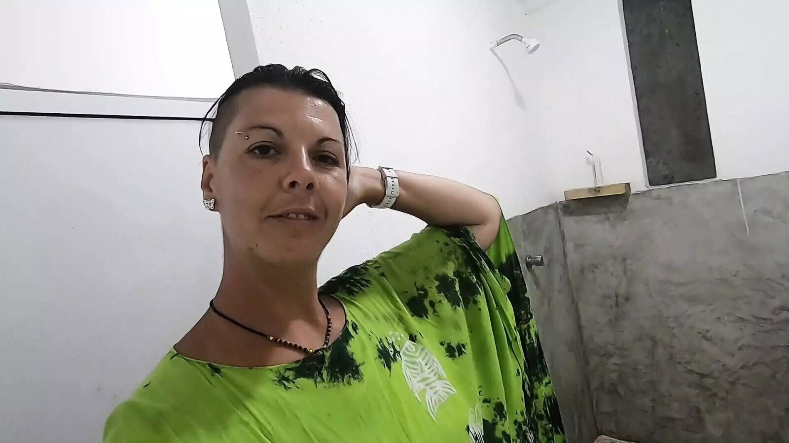 Butt-plugged girlfriend drinks piss