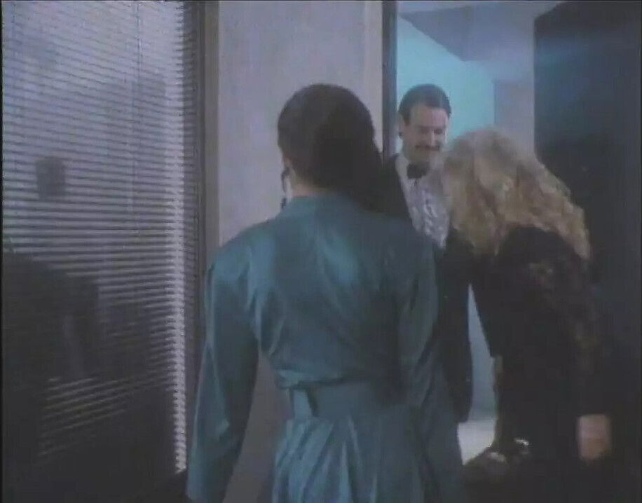 Calda femmina letto scene