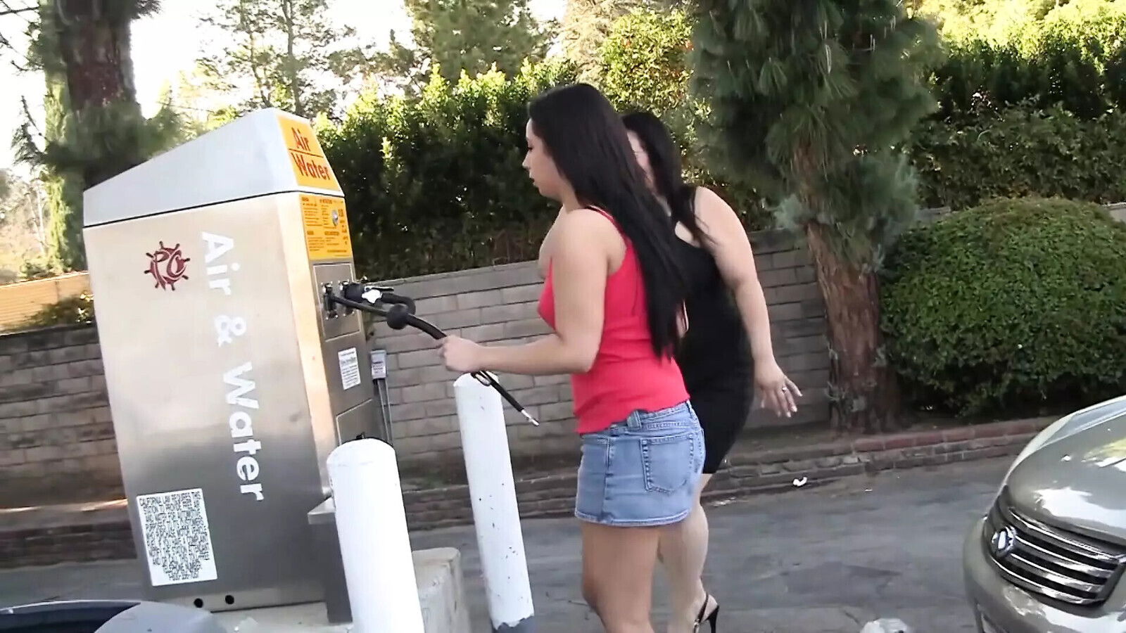 Teen enjoys fucking couch does mouth