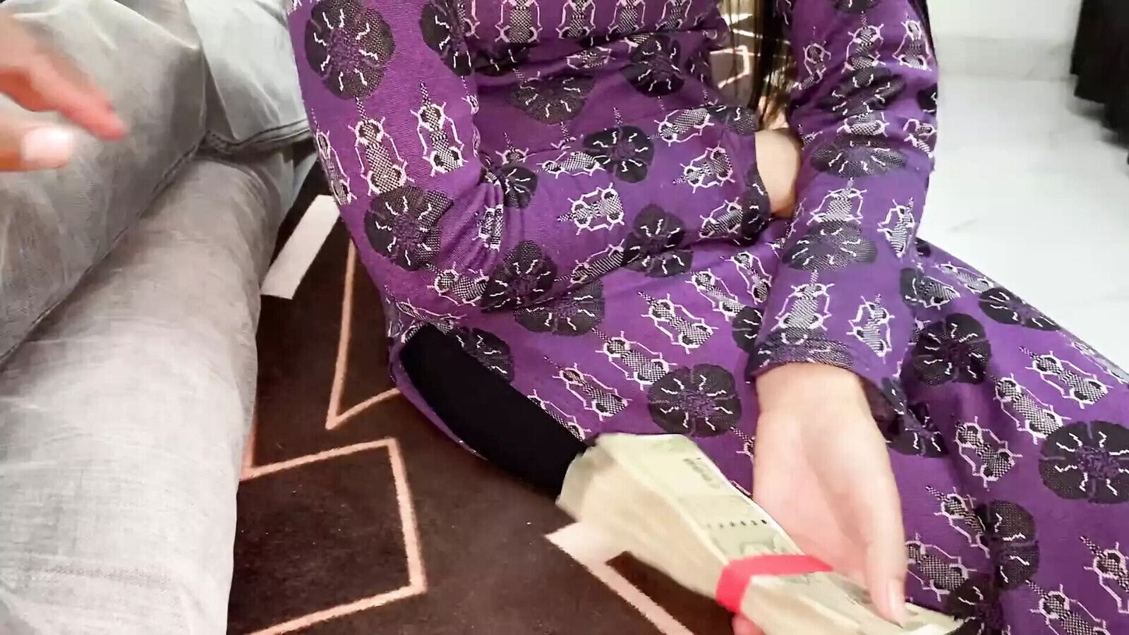 Friend's mother paisa lulaq chut mari full hindi video