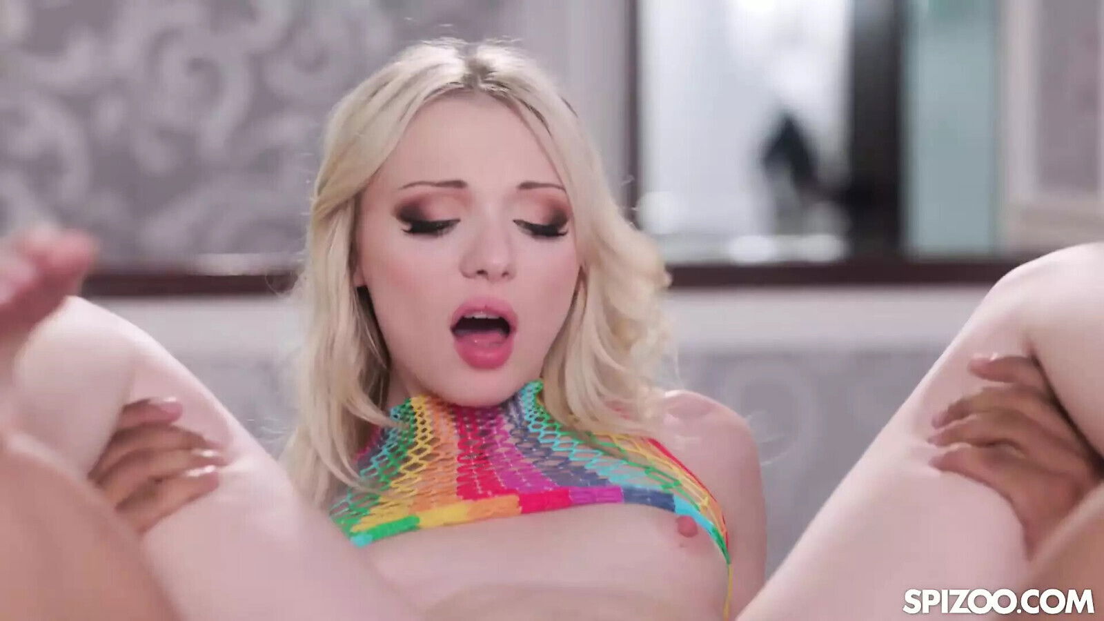 Petite Cecelia Taylor Gets Naugthy Ride With Horny Driver