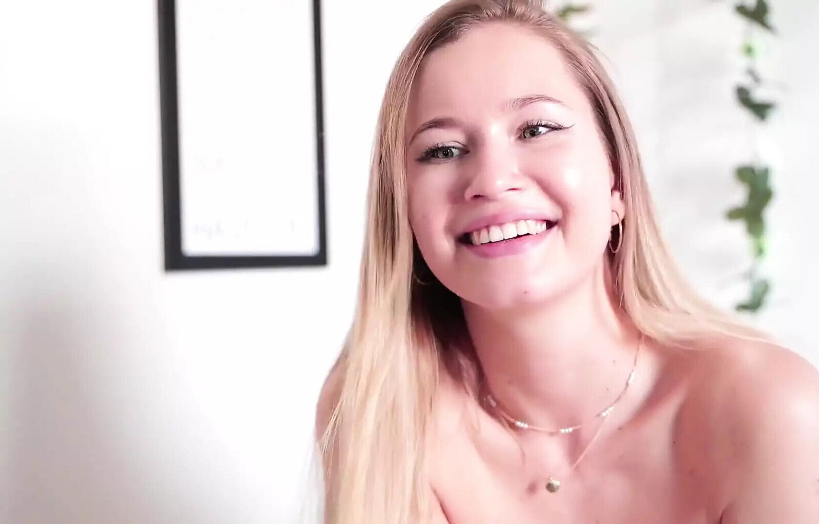 Showed Pussy Very Close, Look Quickly, Want Lick