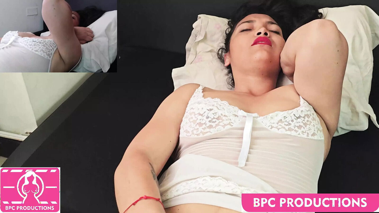 Look masturbate when wake (Hera Cheeks' first scene)