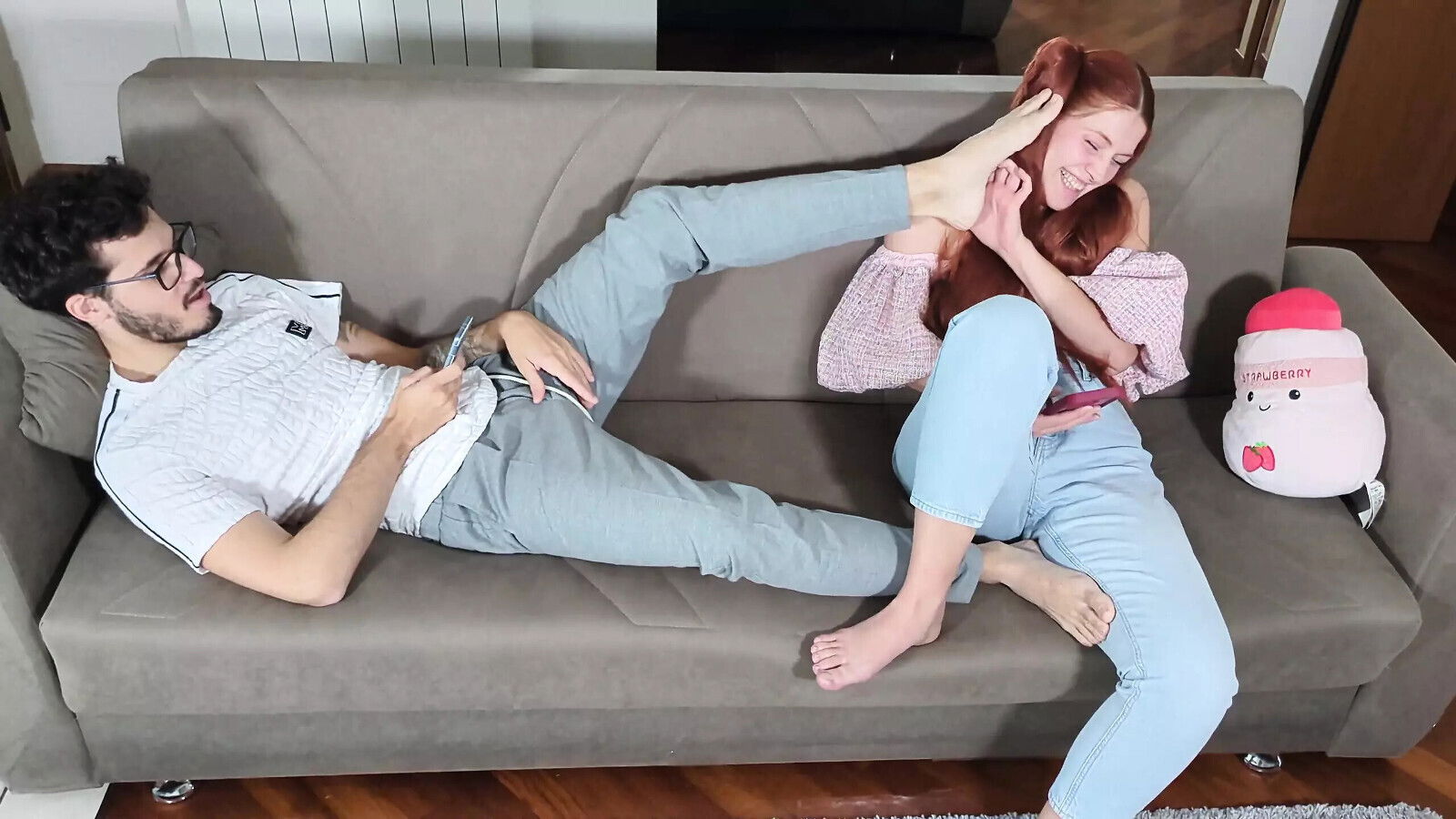 POV: Stepsister Fucks Makes with Feet, Footjob. (dialogues Italian)