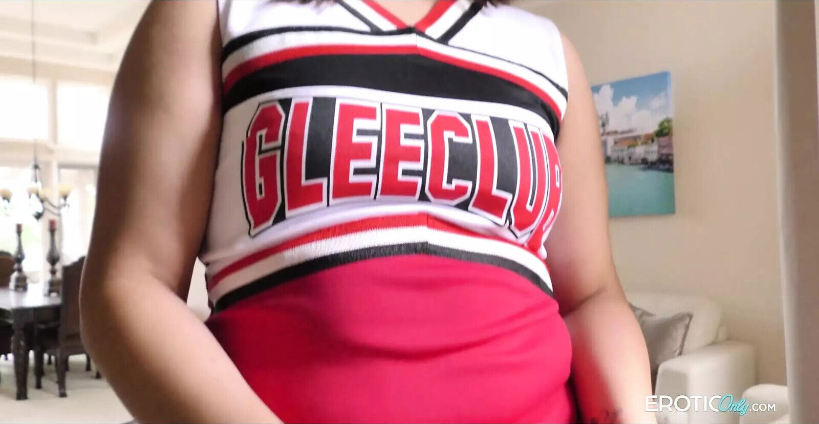 cheerleader shows tight pussy hole