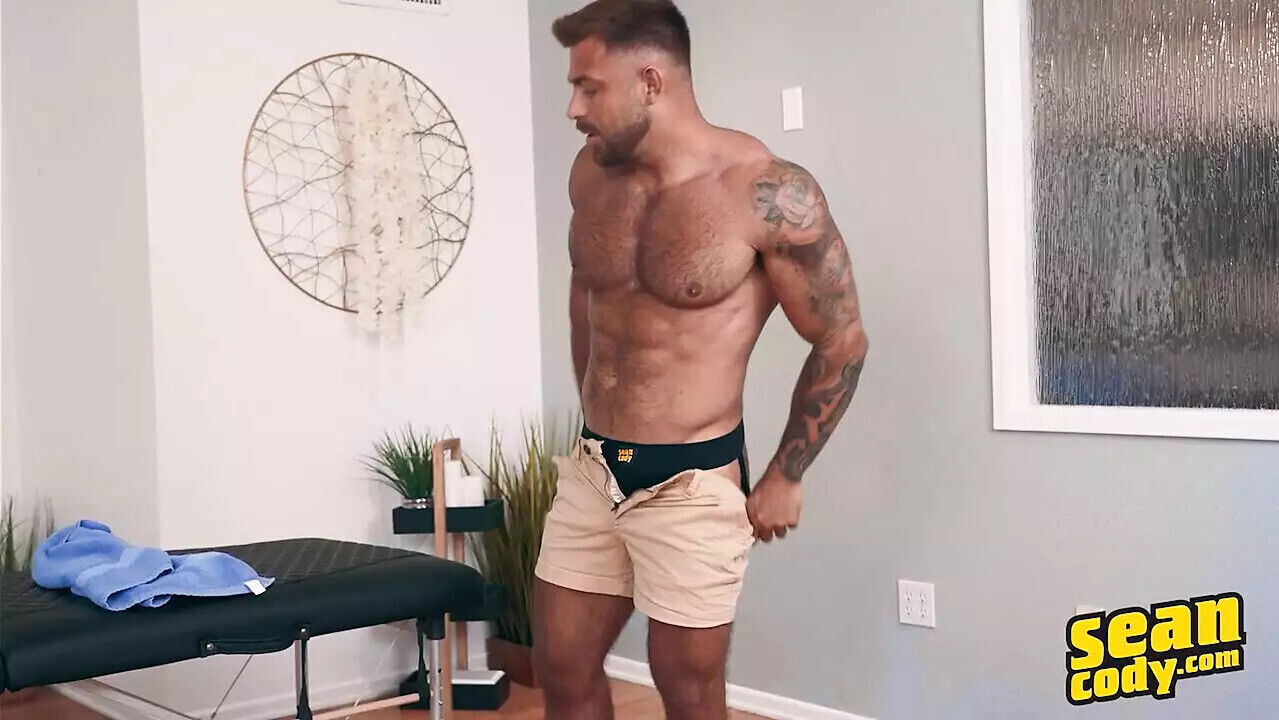 SEAN CODY Scott Braun Notices Masseur Holister's Hard Swallows Right