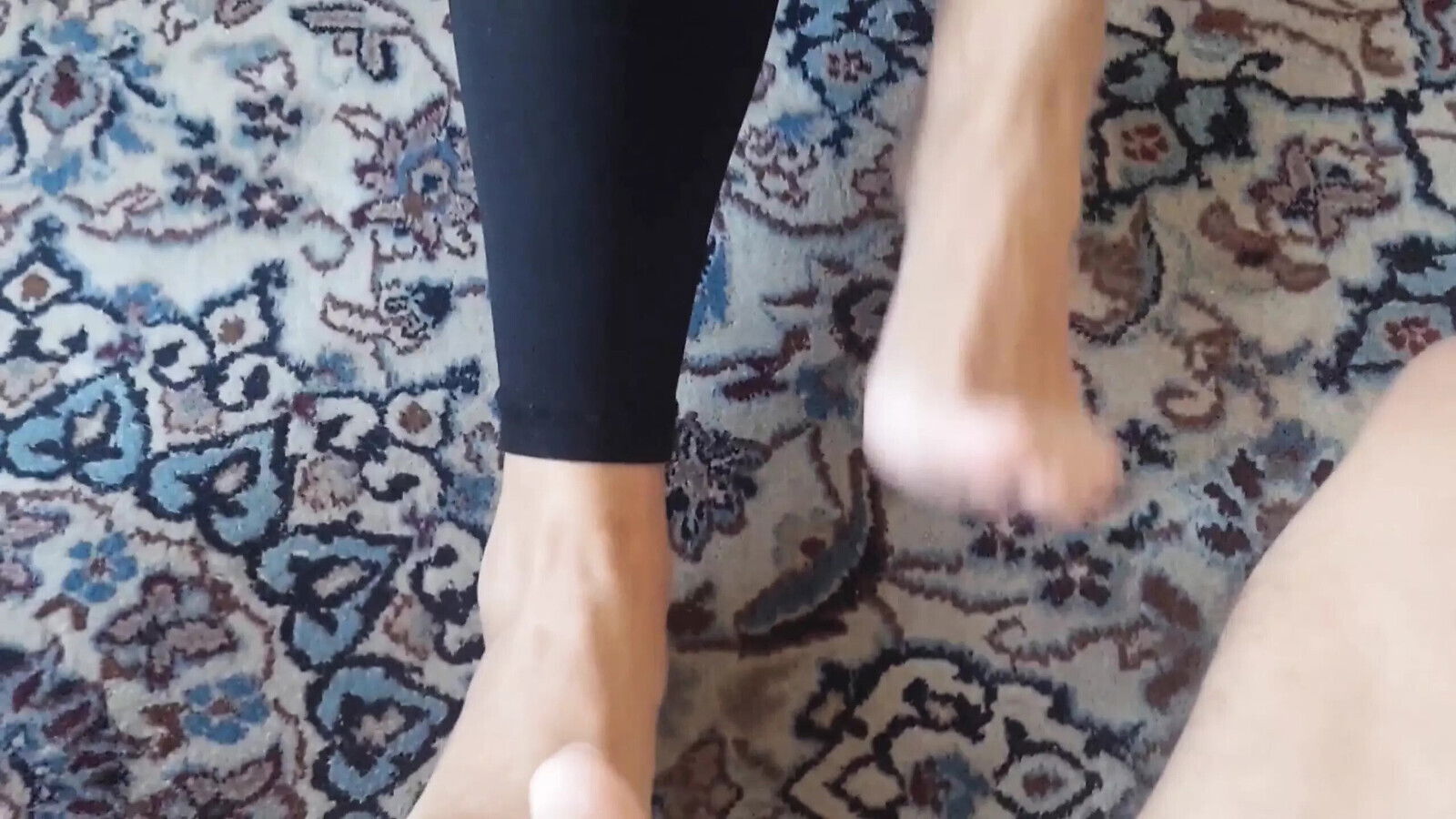 Selena's Outdoor Feet Worships