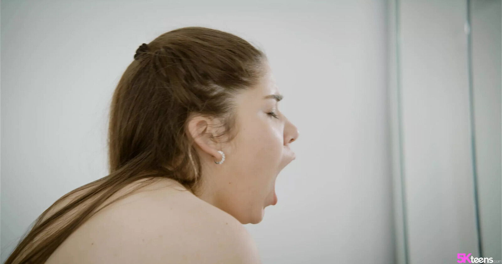 Cumming Over Curvy Chloe Lapiedra