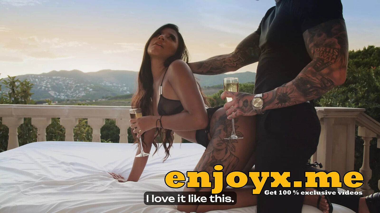 Horny babe Andrea Retali has a wild smash session with a sexy sunset backdrop. Incredible total HD porn!