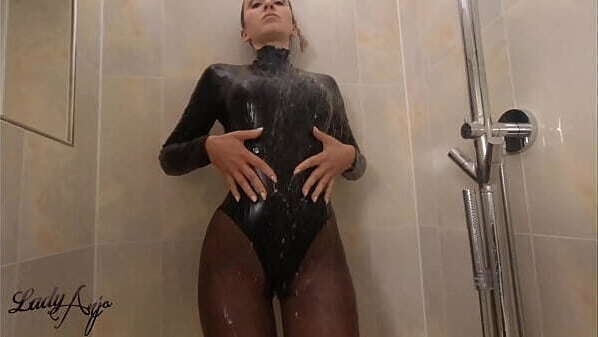 Latex Shower Teasing Deine Herrin Latexbody Nylon-Strumpfhose