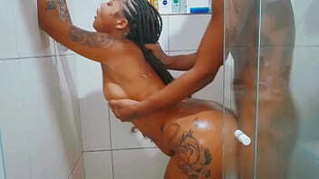 fudeu banho grande gozou dentro